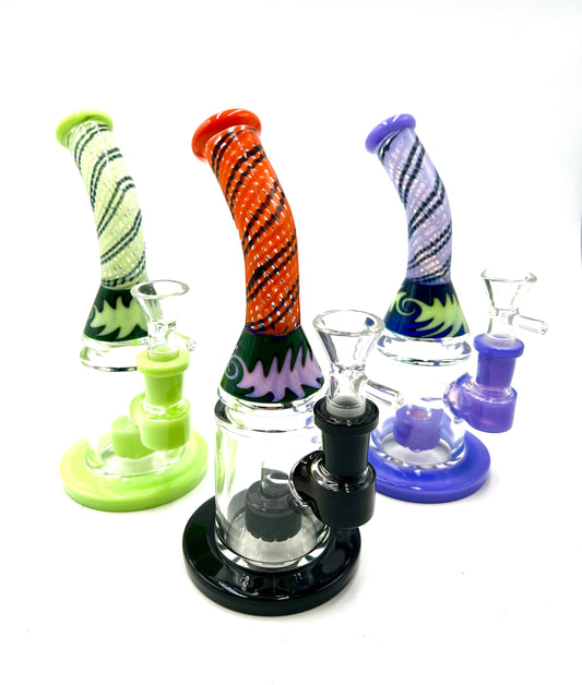 7" Curved Mouth Criss Cross Pattern Water Pipe